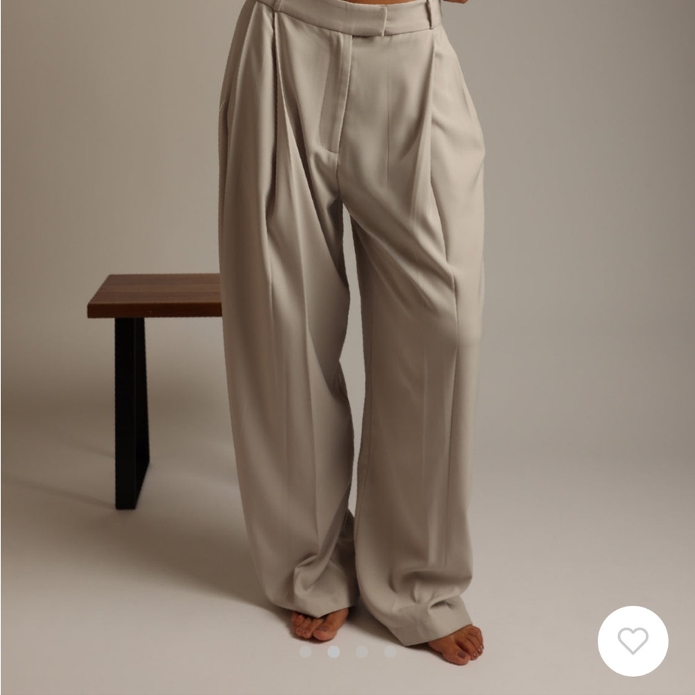 Elegant Beige Pleated Trousers